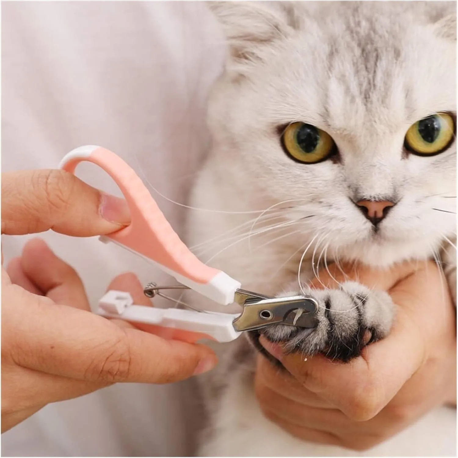 Ergonomic pet nail clippers with round hole for precise trimming