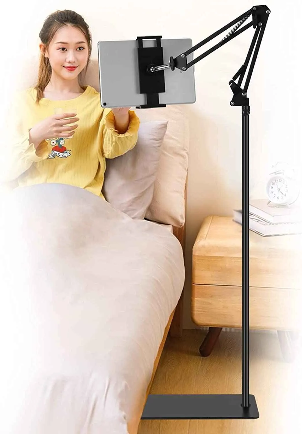 Adjustable tripod phone mount for live streaming.