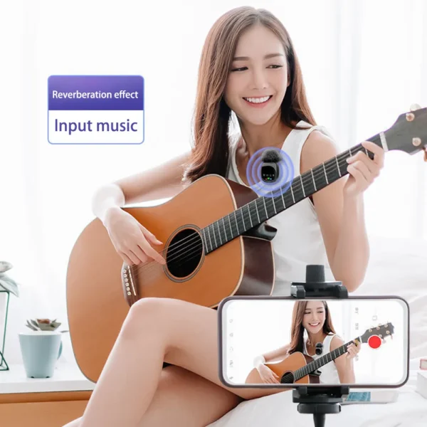Compact wireless mic for video recording and streaming.