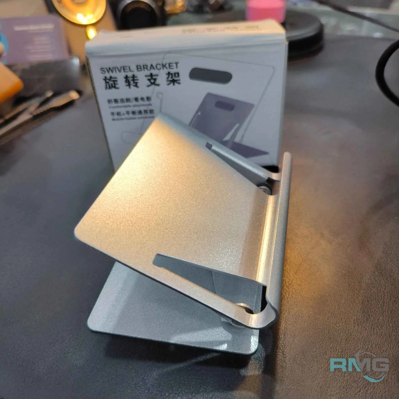 Metal 360° Free Adjustment Mobile Holder.