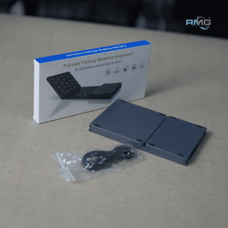 Folding keyboard with built-in touchpad