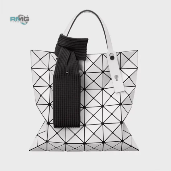 Lightweight knitted phone bag