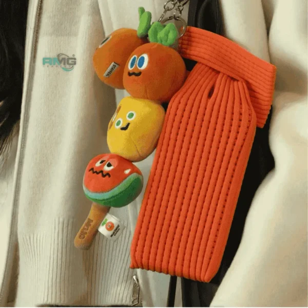Trendy smartphone knitted pouch