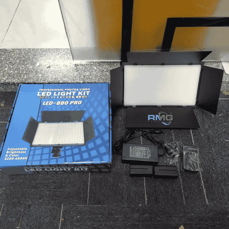 LED 880 Pro bi color photography light