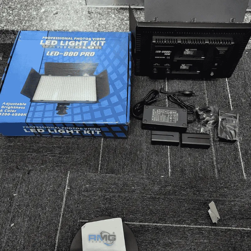 LED 880 Pro camera video light